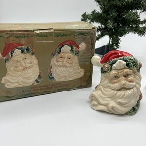 Cracker Barrel Old World Santa Claus Head Salt and Pepper Shakers Set Ceramic